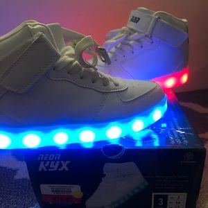 EUC In Box Light Up High Tops Girls Sz 3